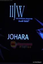 Model walks the ramp for Johara by Divya Ahuja show at IIJW 2011 Day 2 in Grand Hyatt on 1st Aug 2011 (68).JPG